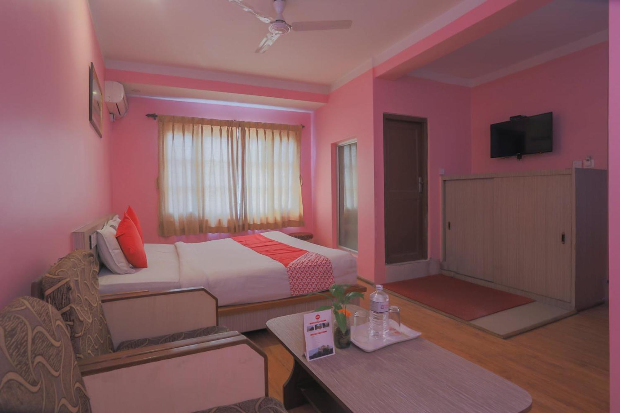 Oyo 789 Hotel Shivam Plaza Катманду Экстерьер фото