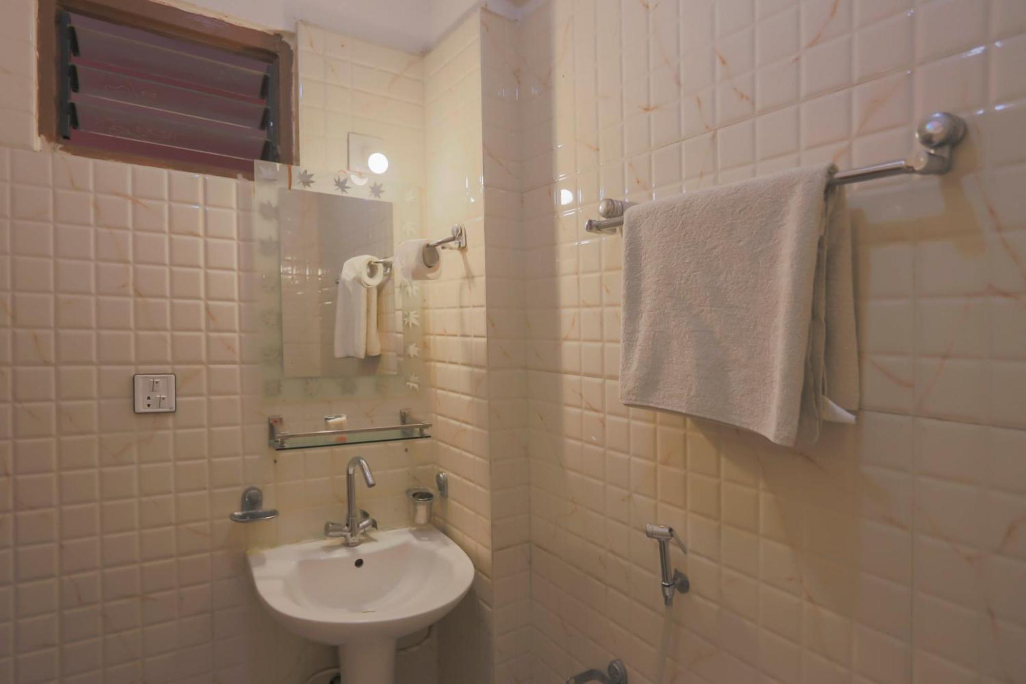 Oyo 789 Hotel Shivam Plaza Катманду Экстерьер фото