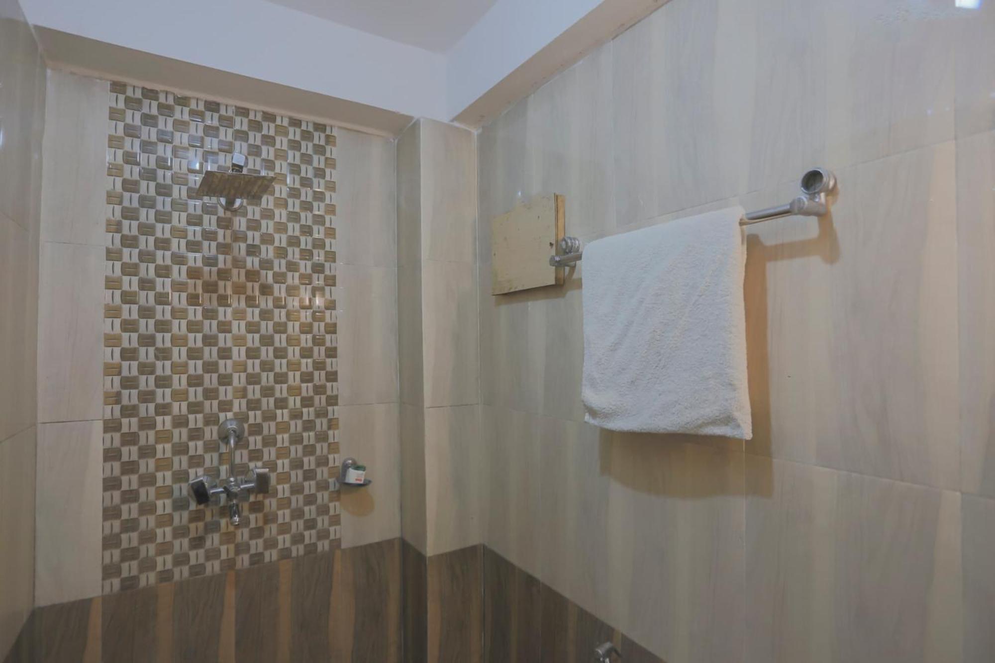 Oyo 789 Hotel Shivam Plaza Катманду Экстерьер фото